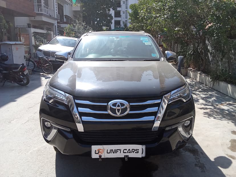 TOYOTA FORTUNER 4X2 AT 2018