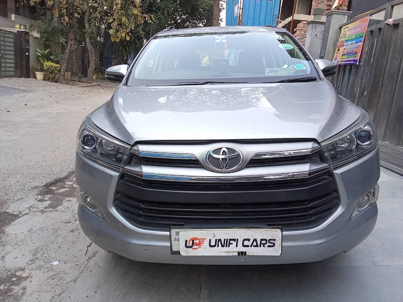 TOYOTA INNOVA CRYSTA 2.4 V 2018