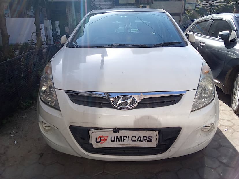 HYUNDAI  I20 SPORTZ 2011