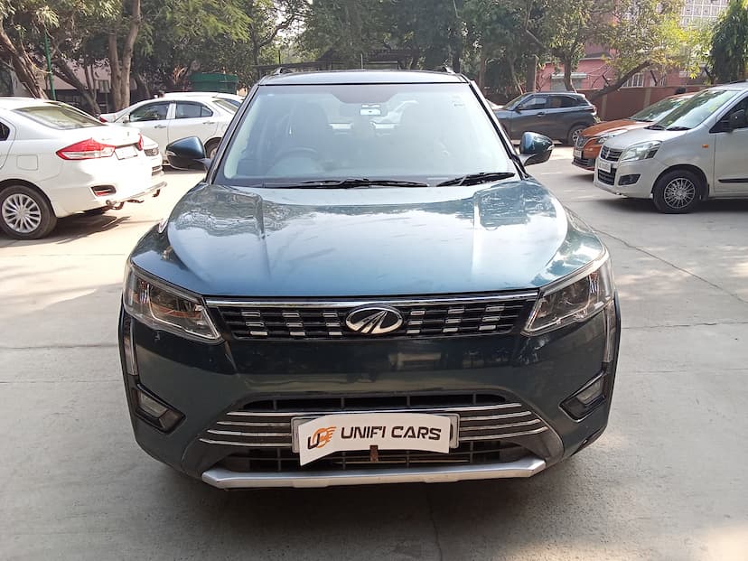 MAHINDRA XUV300 W8 (O) BS6 AS 2020